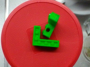Lego деталька - Г-образный кубик с отверстием для оси (2 варианта)