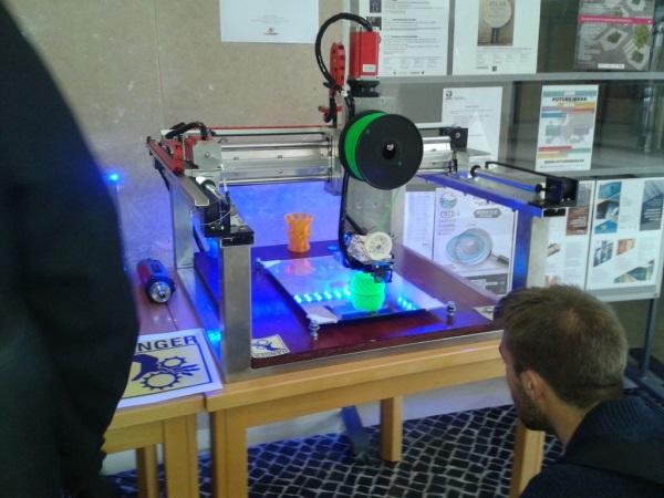 ЧПУ роутер и 3D-принтер Buildersbot