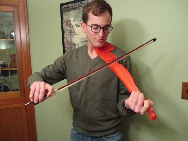 3D-печатная электроскрипка F-F-Fiddle, созданная на домашнем 3D-принтере