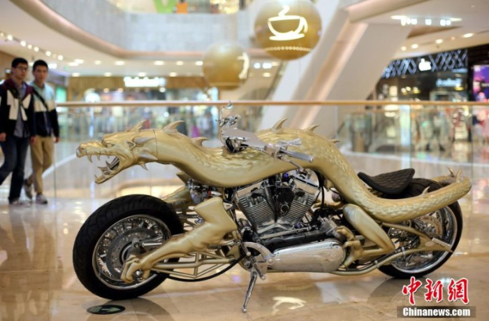 Мотоцикл "Insane dragon" в торговом центре Нанкина