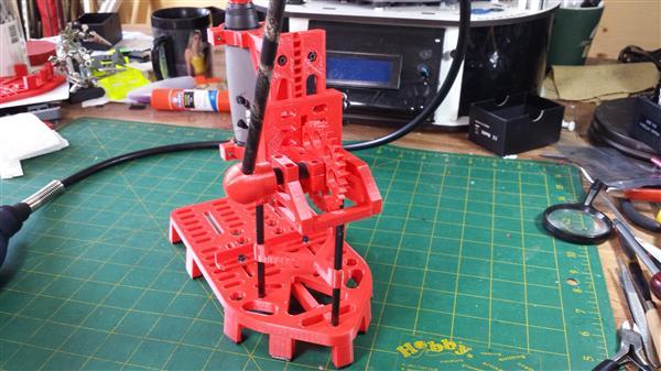 Канадец сделал отличный сверлильный станок при помощи 3D принтера