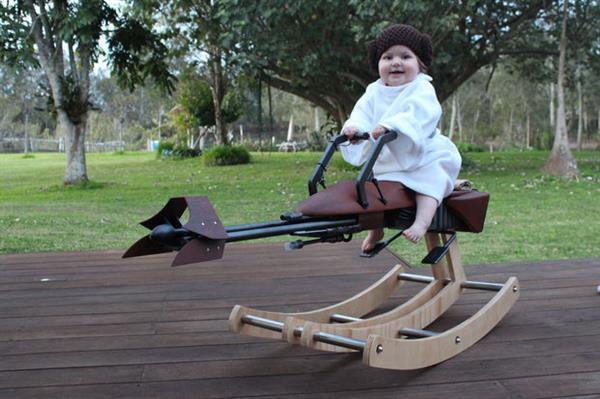 Австралийский папа напечатал для своей дочери гибрид лошадки-качалки и  гравицикла из фильма  «Звездные войны»