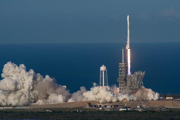 SpaceX впервые осуществила повторный запуск ракеты-носителя Falcon 9