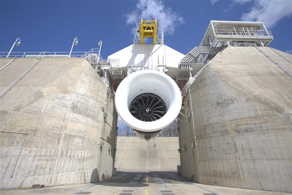 GE Aviation проводит испытания крупнейшего в мире реактивного двигателя с 3D-печатными топливными форсунками