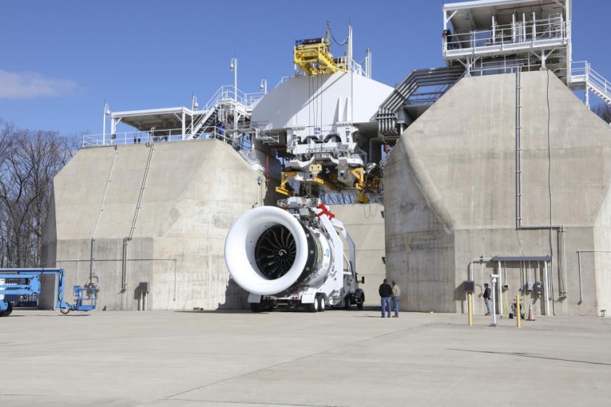 GE Aviation проводит испытания крупнейшего в мире реактивного двигателя с 3D-печатными топливными форсунками