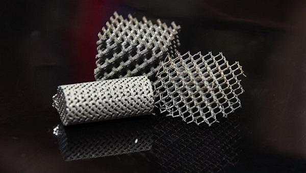 Новые сплавы позволят печатать на 3D-принтерах упругие костные имплантаты