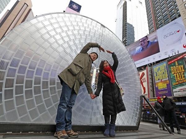 Ко Дню святого Валентина центр Манхэттена украсили 3D-печатным «Окном в сердце»