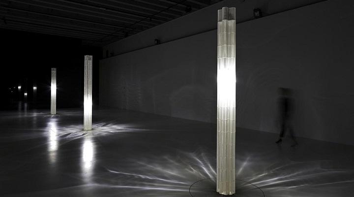 Команда Нери Оксман продемонстрировала 3D-печатные стеклянные колонны-калейдоскопы