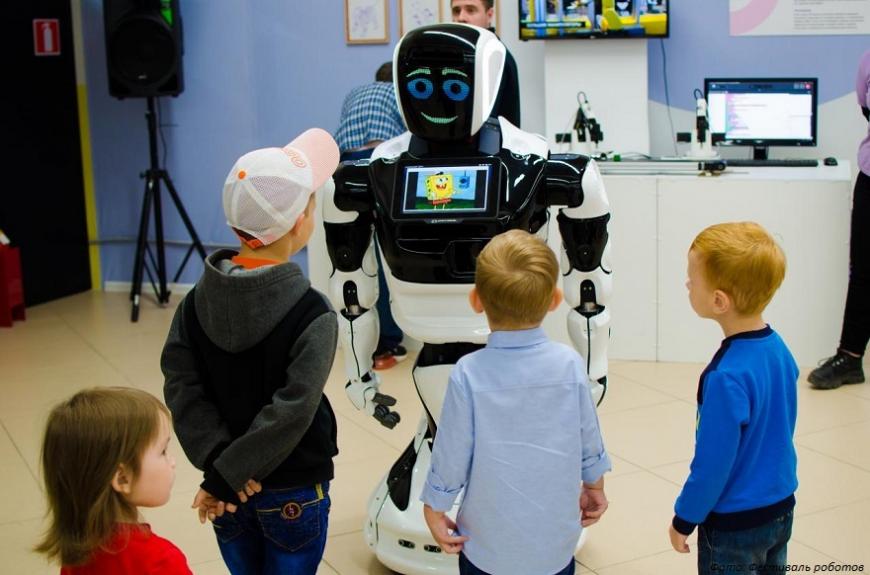 В Чебоксарах проходит фестиваль роботов