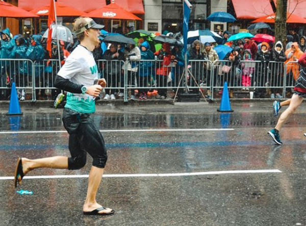 Канадский инженер пробежал Бостонский марафон в 3D-печатных шлепанцах!