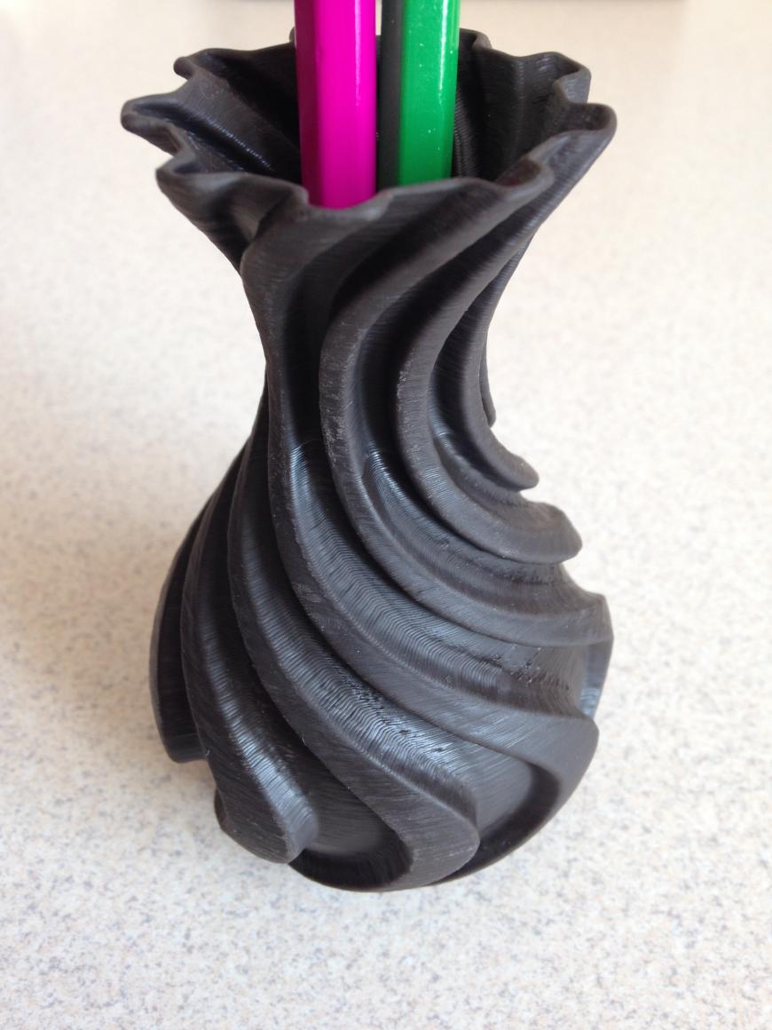 Продолжаем печатать на 3D-принтере вазы из шоколада