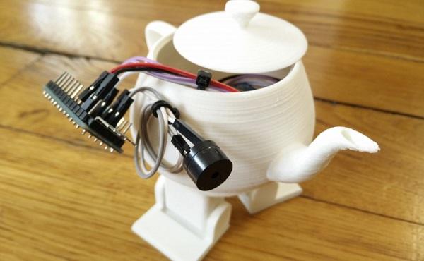 Французский умелец напечатал на 3D-принтере забавный пляшущий чайник