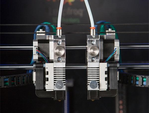 Настольный 3D-принтер Leapfrog Bolt позволяет печатать две модели одновременно