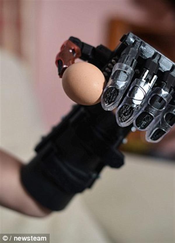 Подросток получил 3D-печатный протез руки в стиле «Звездных войн»
