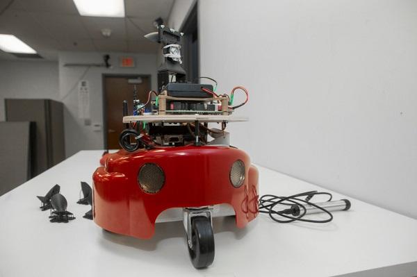 Американские исследователи учат робота видеть 3D-печатными ушами