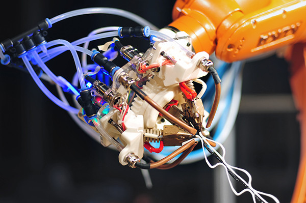Китайские студенты собрали 6-осевой 3D-принтер на базе робота KUKA
