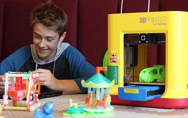 Московские чиновники закупают «золотые» 3D-принтеры и оргтехнику для детей-инвалидов