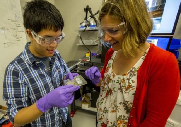 Американские ученые впервые напечатали на 3D-принтере стеклянные линзы
