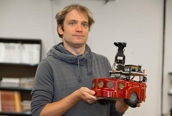 Американские исследователи учат робота видеть 3D-печатными ушами