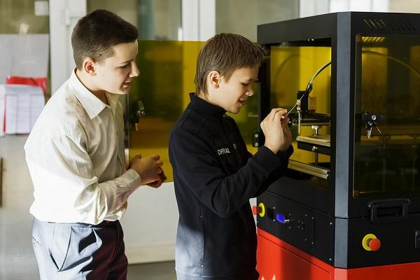 Молодые ученые СПбПУ разрабатывают инженерное оборудование для школьников