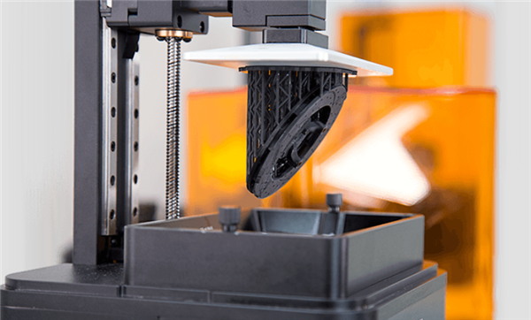 Zortrax предлагает настольные фотополимерные 3D-принтеры Inkspire