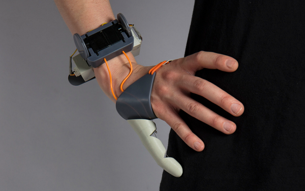 3D-печатный палец британского дизайнера Дани Клоуд
