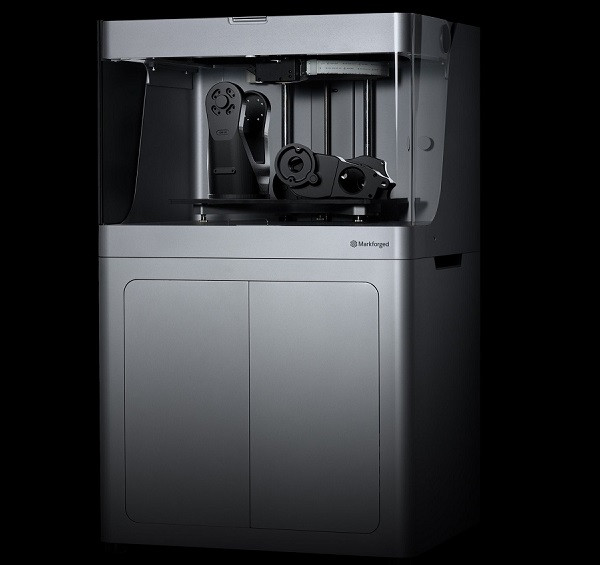 Компания Markforged анонсировала новый 3D-принтер для печати углеволоконными композитами