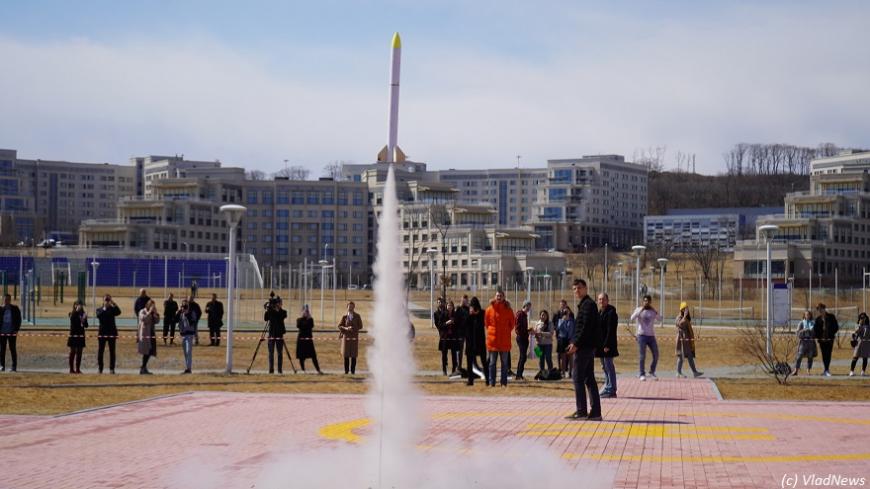В ДВФУ День космонавтики отметили запуском студенческих ракет