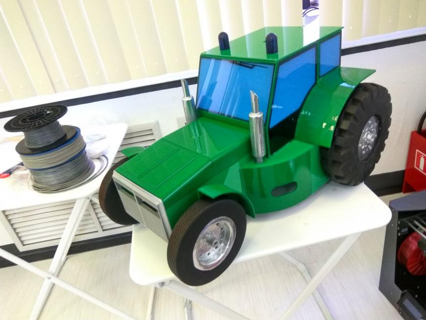 Печатаем корпус для робота-трактора.