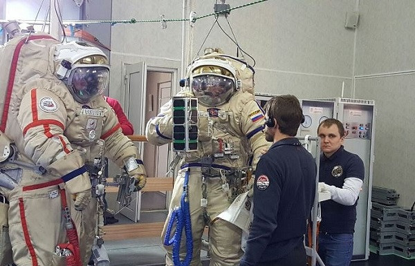 Российские космонавты провели тренировку по запуску 3D-печатного спутника