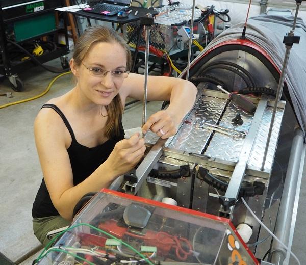 Самая быстрая мотогонщица планеты ставит рекорды на 3D-печатных электробайках