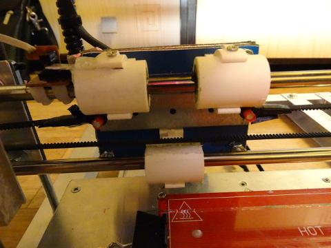 3d принтер на рельсах из алюминиевого профиля
