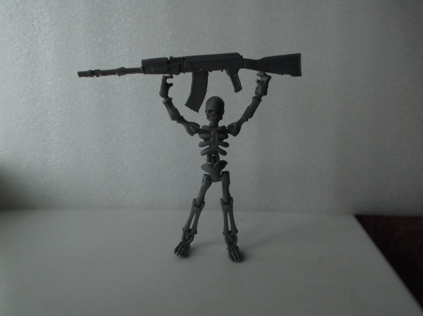Скелет и АК-74