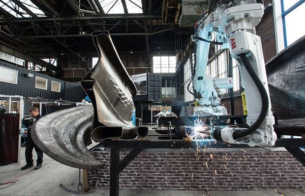 Генеративный дизайн для скейтборда и робот для 3D-печати металлом – Autodesk рассказал о технологиях производства будущего