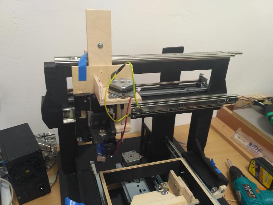 Самодельный 3D-принтер из фанеры и  запчастей от старых принтеров, DVD-приводов.