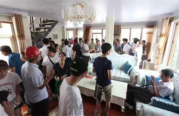 Китайская компания ZhuoDa построила 3D-печатную двухэтажную виллу за три часа