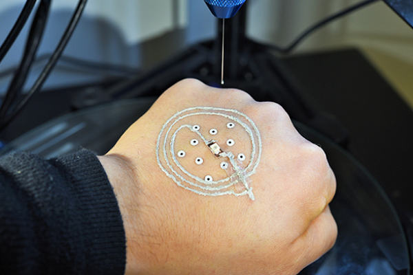 Американские ученые используют 3D-принтер для печати накожной электроники