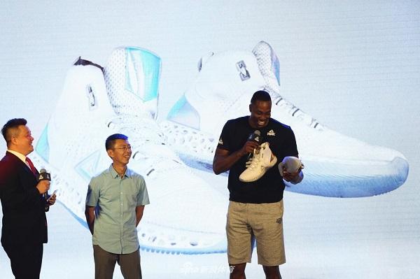 Peak Sports презентовала 3D-печатные кроссовки профессиональному баскетболисту Дуайту Ховарду