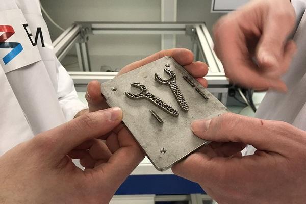 Хроника пикирующего 3D-принтера, или Как немецкие ученые учатся печатать порошками в невесомости