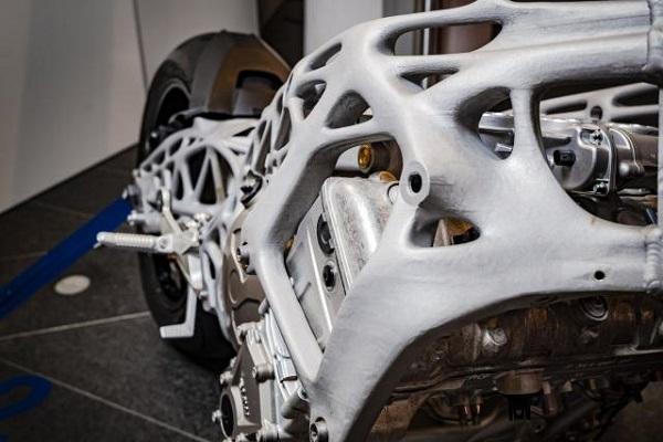 BMW продемонстрировала прототип мотоцикла с 3D-печатной рамой