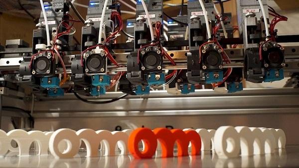 Лионская гидра: компания Bombyx Prod продемонстрировала десятиголовый 3D-принтер