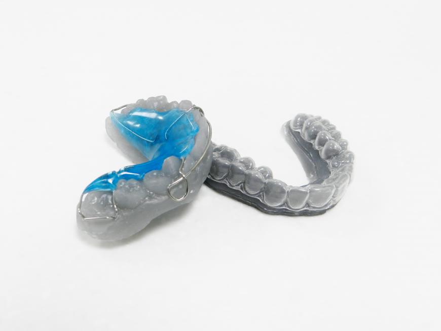 Противомикробные зубные протезы