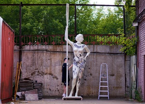 В Парке Горького появилась напечатанная на 3D-принтере скульптура «Девушка с веслом»