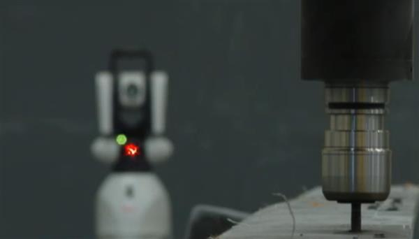 Испанские разработчики собрали гигантского промышленного робота с системой лазерного наведения