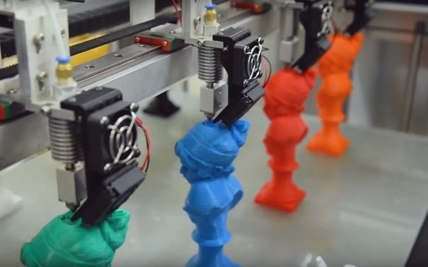 Компания Winbo выпустила копировальный 3D-принтер с восемью экструдерами