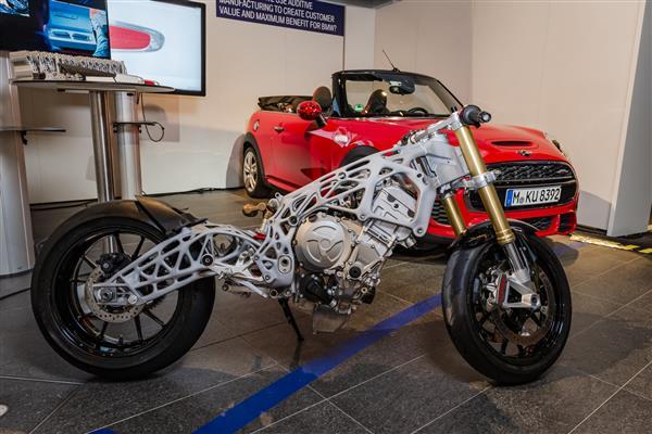 BMW продемонстрировала прототип мотоцикла с 3D-печатной рамой