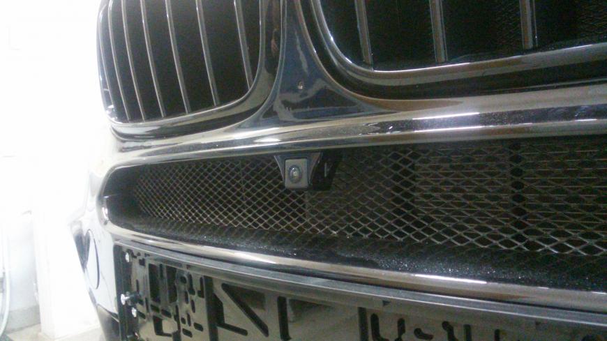 Крепление камеры переднего обзора на BMW X5