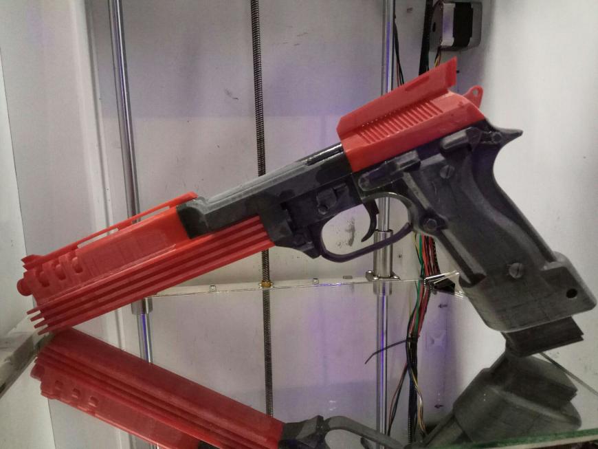 3D печать легендарного пистолета Робокопа