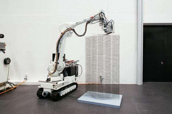 Строительный робот Mesh Mould собирает армирующие конструкции произвольной формы