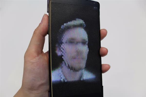 Разработан гибкий голографический смартфон с трехмерным интерфейсом